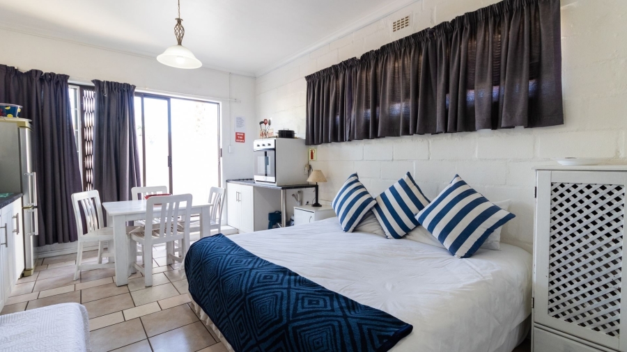 8 Bedroom Property for Sale in Country Club Western Cape